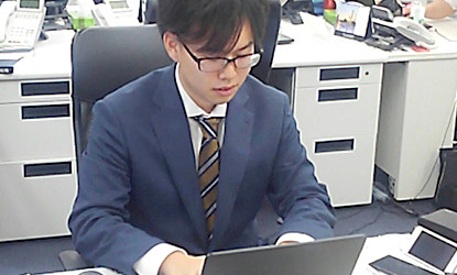 出社して、まずはメールチェック